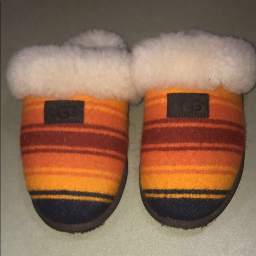 BRAN NEW size 6 limited edition Ugg slippers
